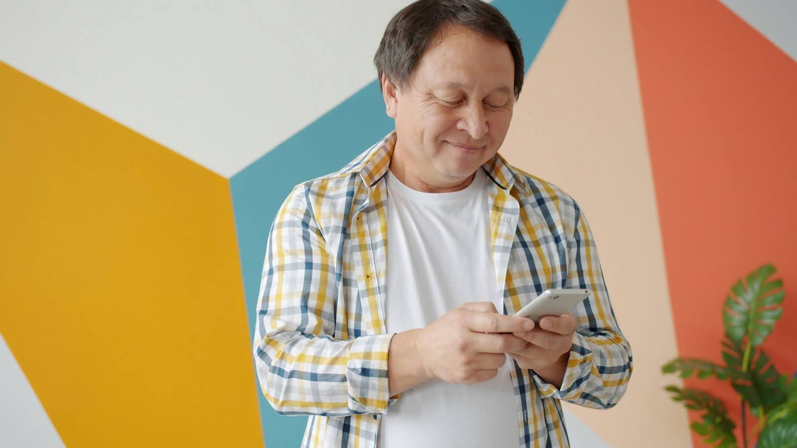 Staying Connected: International Roaming Solutions