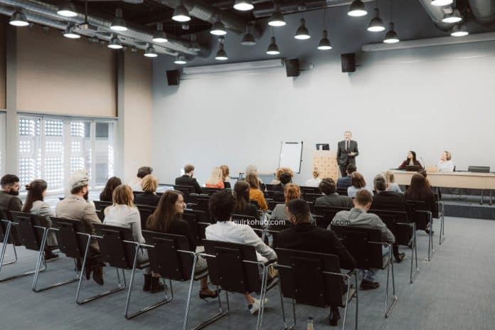 A Simple Guide to Feeding Guests During Seminars